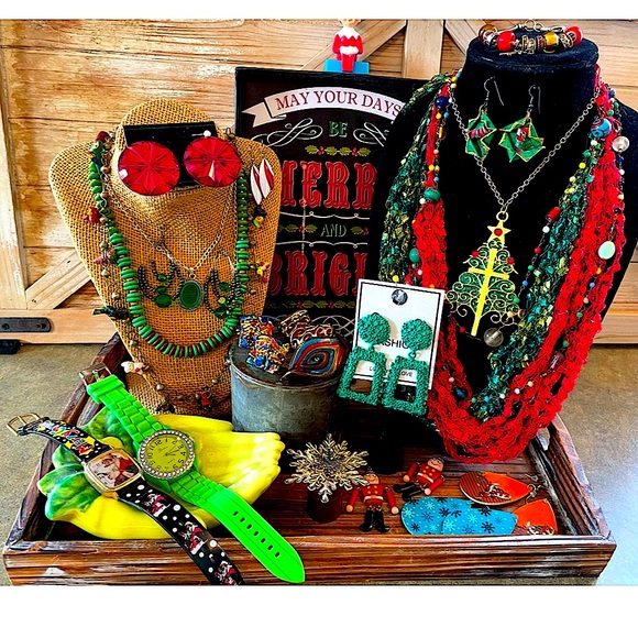 Vintage Christmas Holiday Large Lot of 🎄December Theme Quality Jewelry Bundle🎁🎁 - Picture 5 of 16